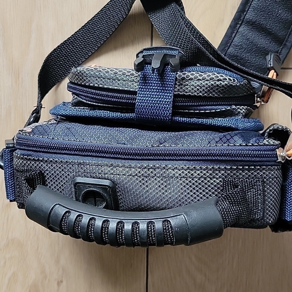 Samsonite (SB609BLU) Blue Multi-Pocket Digital Camera Bag - Picture 7 of 8